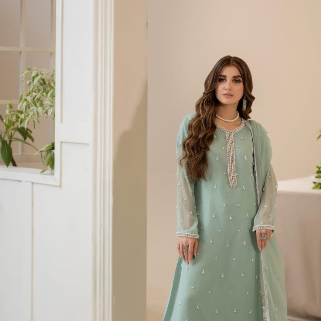 Luxury Embroidered Chiffon 3-Piece Suit – Golden Beige Glamour