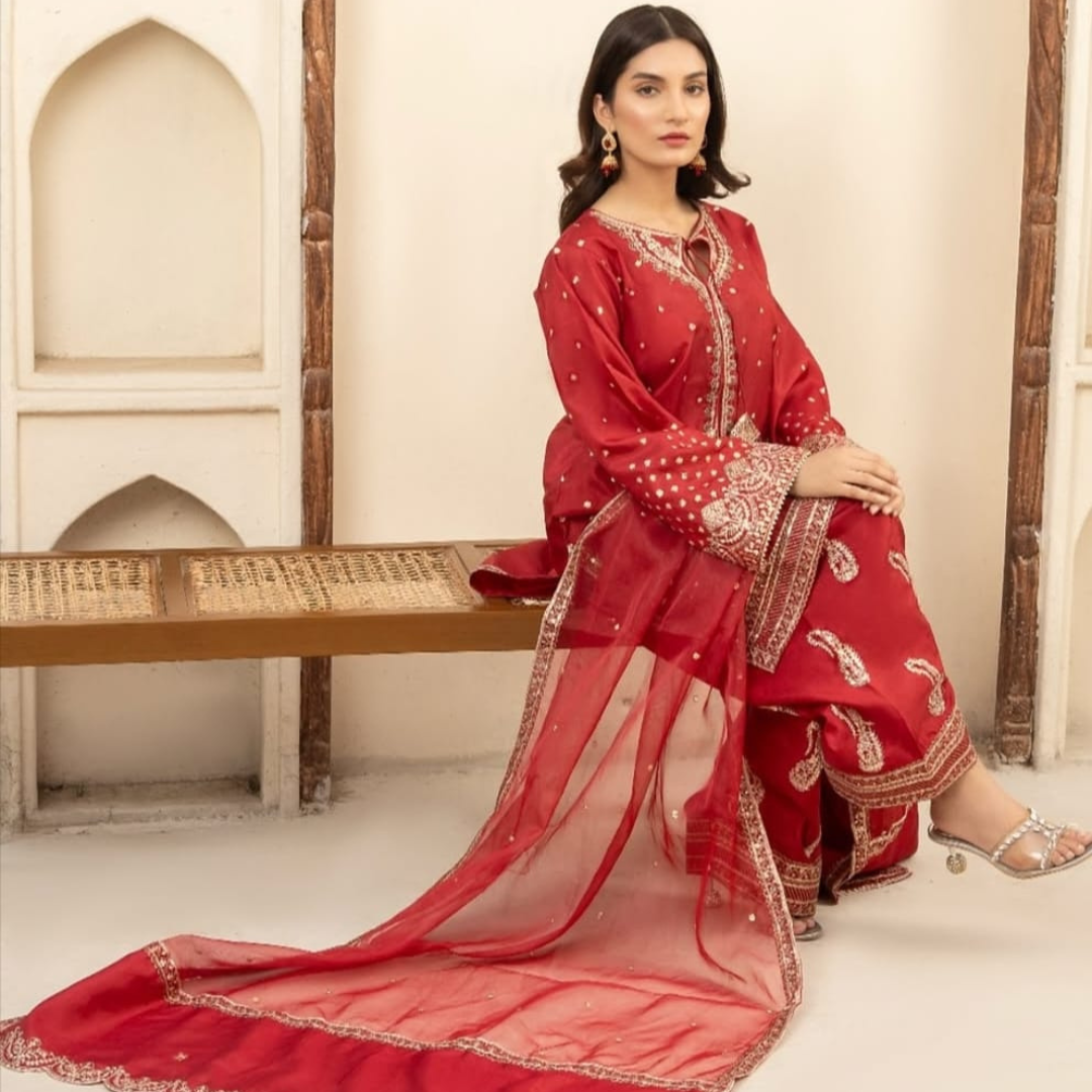 Red Luxury Embroidered Chiffon 3-Piece Suit – Wedding Edition