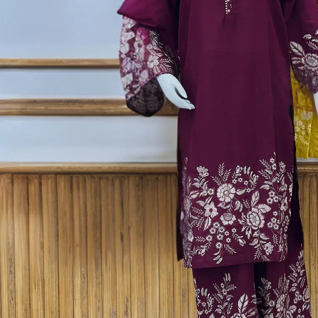 Embroidered Lawn 3-Piece Suit – Luxe & Traditional